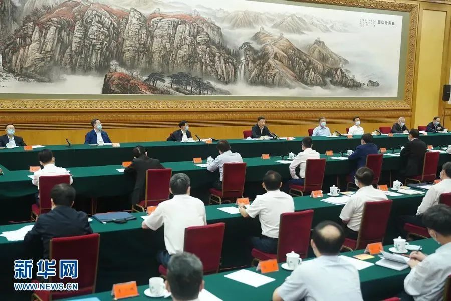 周育先参与企业家座谈会：要弘扬企业家心灵，敢于创新，阐扬好央企的龙头带作为用