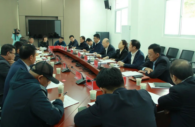 常张利参与在宁中央单元定点助扶座谈会并赴泾源县调研村落振兴工作